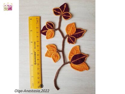 Bright autumn branch with leaves 4