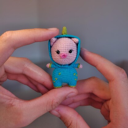 Tiny pig amigurumi