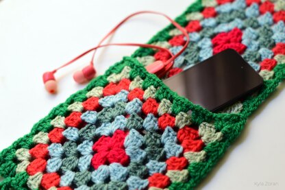 Pretty Pocketed crochet scarf in bright colors