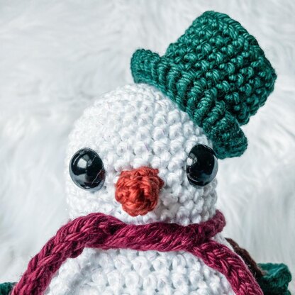 Baby Luna Snowman Amigurumi