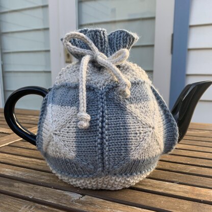 Criss-Cross Tea Cosy