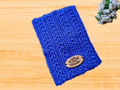 A crochet card holder pattern