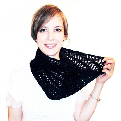 Magpie Darling Cowl