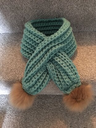 Pull-through Pom-Pom scarf