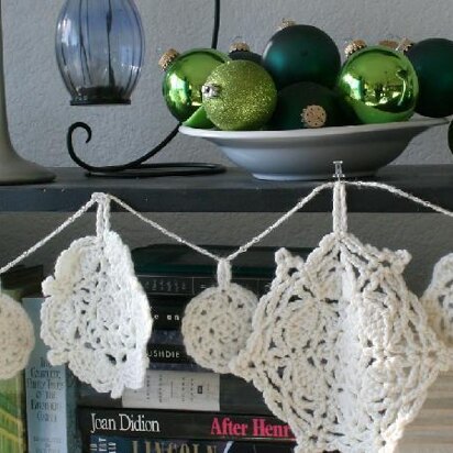 Sparkly Snowflake Garland