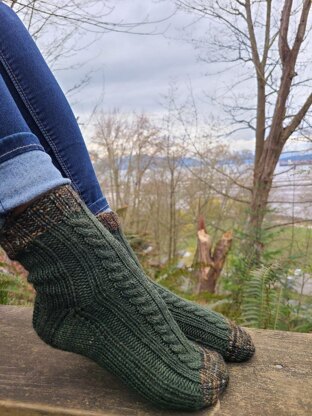 Spruce Cable Socks