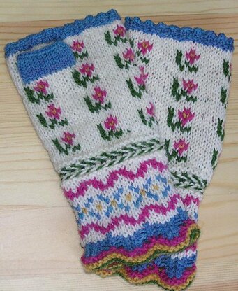 Spring Latvian Mitts