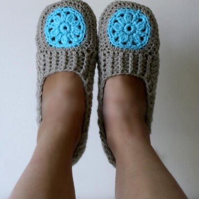 Ladies Flower Motif Slippers