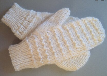 Cosy cream waffle stitch mittens