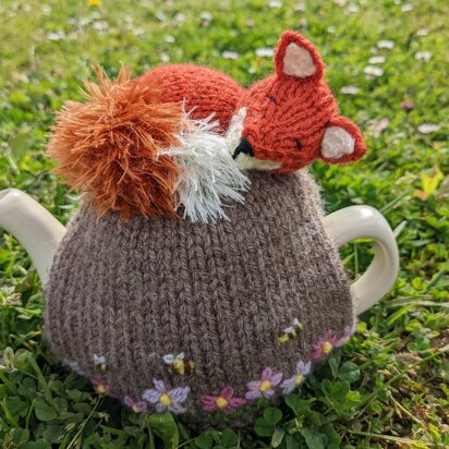 2 cup Sleepy fox tea cosy