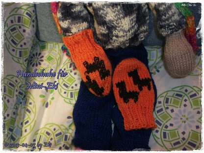 Arne and Carlos' Knitted Dolls with a Designer Wardrobe