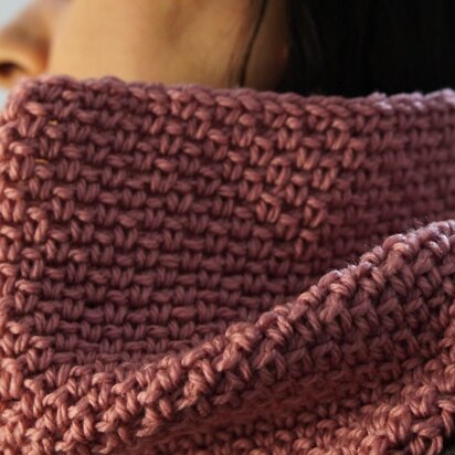 Moss stitch cowl crochet pattern