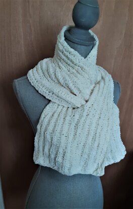 Brioche Chenille Keyhole Scarf