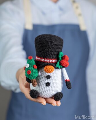 Snowman Gnome with Christmas tree