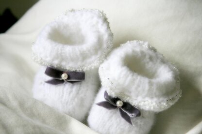 Sade newborn booties