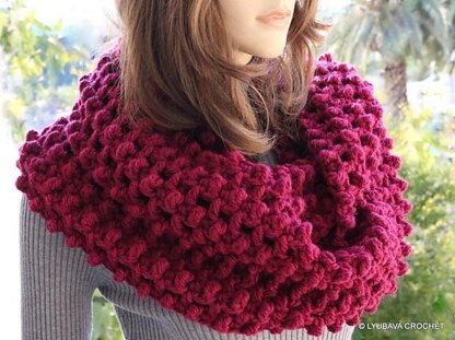 Chunky Crochet Circle Scarf Raspberry