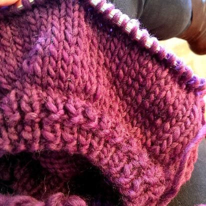 Slouchy Spiraled Beret - knitting pattern