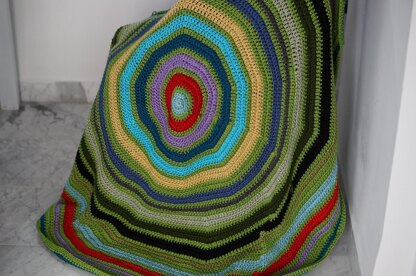 Multicolor round crochet blanket