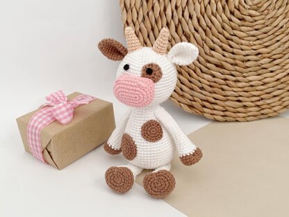 Cow toy amigurumi crochet pattern