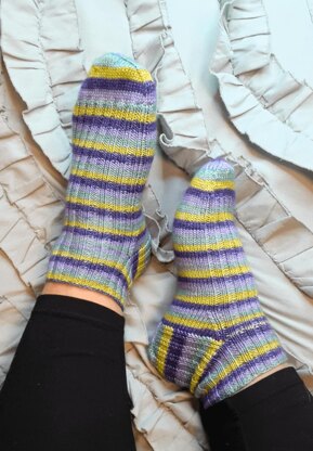 Simple Socks No 2 Knitting pattern by Tonia Lyons