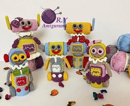 Amigurumi recycle robot family