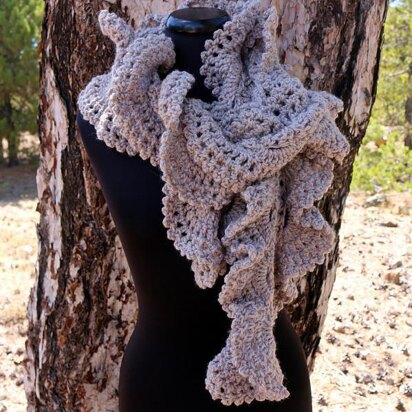 Chunky Crochet Ruffle Scarf "Troodos"
