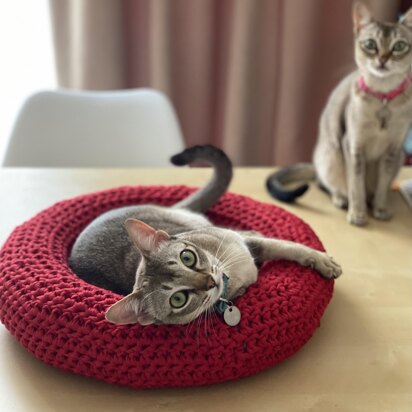 Easy Doughnut-Shaped Pet Bed