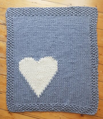 Chunky intarsia heart motif crib/pram blanket