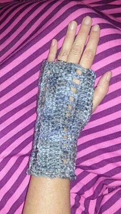 Easy Lacey Fingerless Gloves