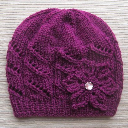 Hat with Diagonal Lace Stripes