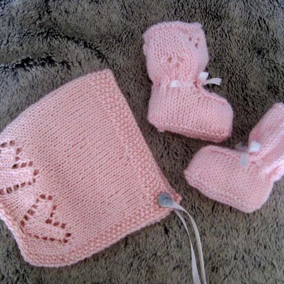 Little Sweetie Bonnet & Booties Set - knitting pattern