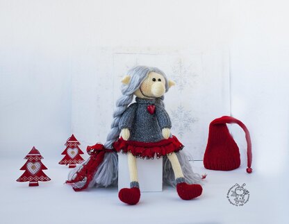 Elf girl Christmas doll knitted flat