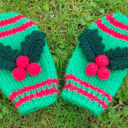 Holly Berry Christmas Mittens