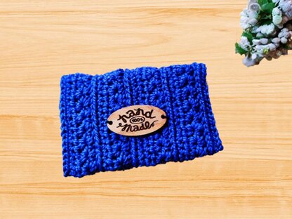 A crochet card holder pattern