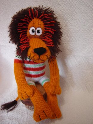 Toy Knitting Patterns -Knit Lion toy made of yarn