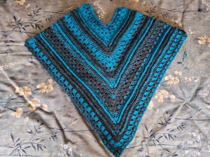 Crochet Poncho in Scarfie Yarn