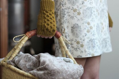 Knotted Pine Mitts