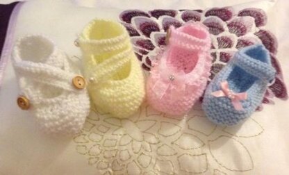 Set of 3 Mary Janes sizes doll up to 6mths approx