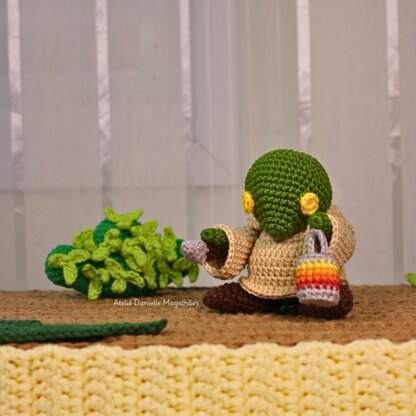 Lanternlight Peril Crochet Pattern – Chibi Hooded Creature Amigurumi (PDF)