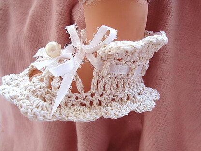 531 BABY GIRL CHRISTENING BOOTIES CROCHET PATTERN