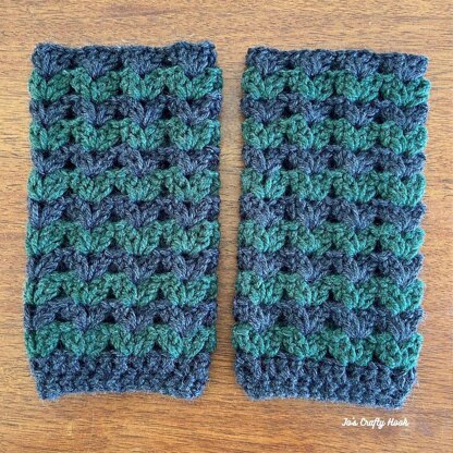 Rolling Shells Wrist Warmers