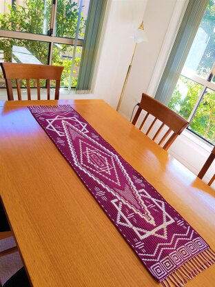 Nova Table Runner