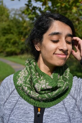 Acorn and Oak Cowl (Knit)