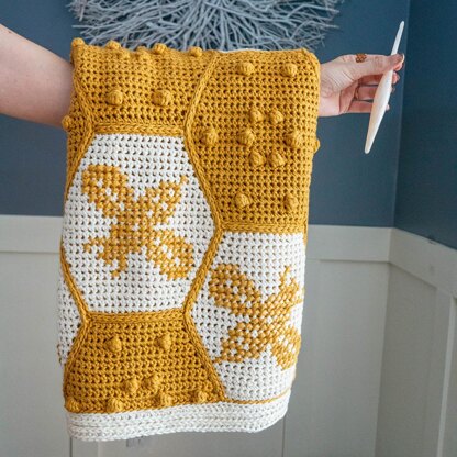 How to Knit a Blanket on Circular Needles for Beginners - A Bee In The  Bonnet