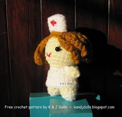 Little Nurse - German translation - Free amigurumi doll crochet pattern