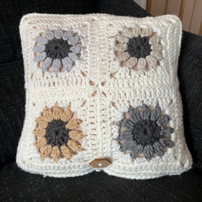 Grey Daisy Cushion cover