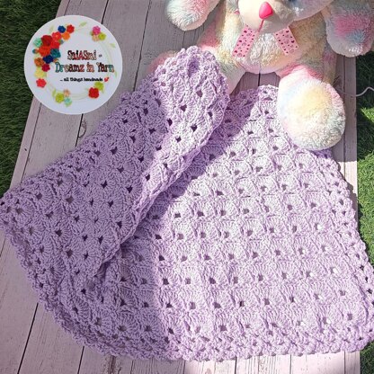 Cornered by Shells Cradle Blanket