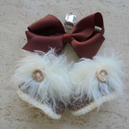 Booties Pram Charm - knitting pattern