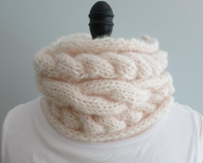 Larisa Cowl 3 Cables