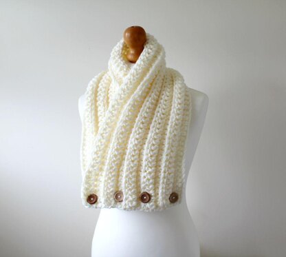 A04 Maisie Cowl